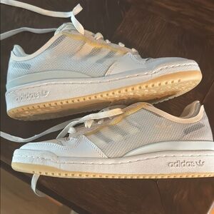 Adidas women’s low forum sneakers shoes FY8014 sz 6